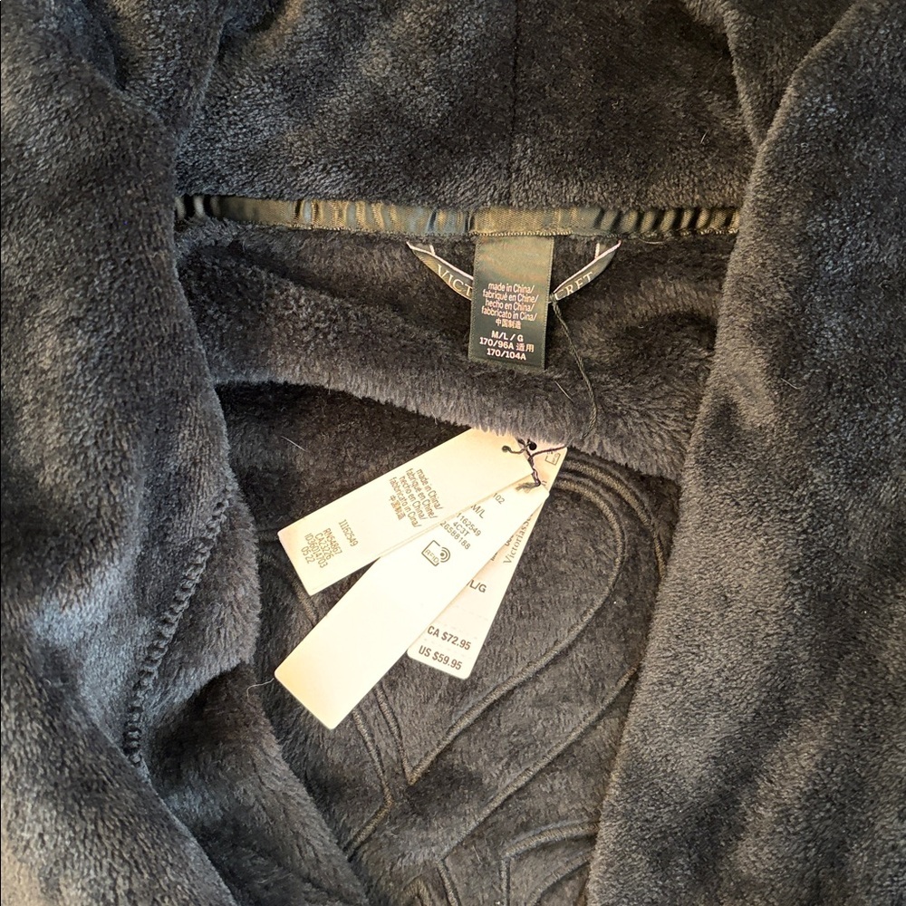 Victoria's Secret NWT Charcoal Plush Robe - Picture 4 of 5